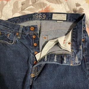 Men’s Gap vintage taperedleg jeans.Buttonfly.35X30